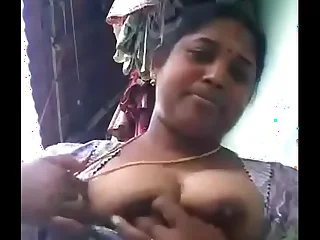 VID-20180623-PV0001-Vikravandi (IT) Tamil 37 yrs aged married hot and sexy housewife aunty Mrs. Eswari showing her boobs sex porn video-1