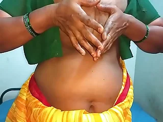 desi aunty showing her boobs and grousing