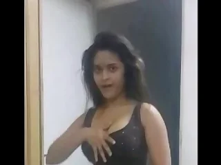 Splendid Indian Babe Navneeta Dancing Shaking BigTits