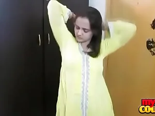 Indian Bhabhi Sonia In Yellow Shalwar Adjust Procurement Naked In Bedroom Be useful to Sex