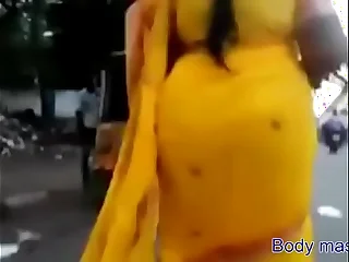 Rekha aunty's heavy ass denunciatory in yellow saree