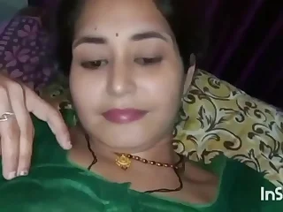 Indian hot girl was alone her house and a old alms-man fucked her in nook behind husband, pulsation sex video of Ragni bhabhi, Indian fit together fucked by her old hat modern